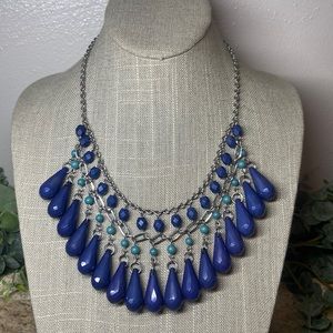 🔥3/$18🔥 Silver and Blue beaded statement necklace